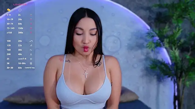 ReinaChloe online show from 10, 4, 2026