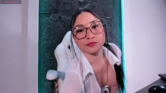 ReinaChloe online show from 17, 9, 2025