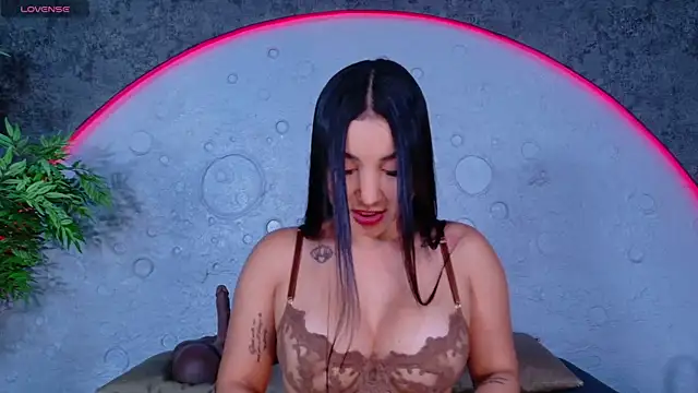 Snapshot of ReinaChloe chatting on 29, 4, 2026 ReinaChloe online show from 29, 4, 2026