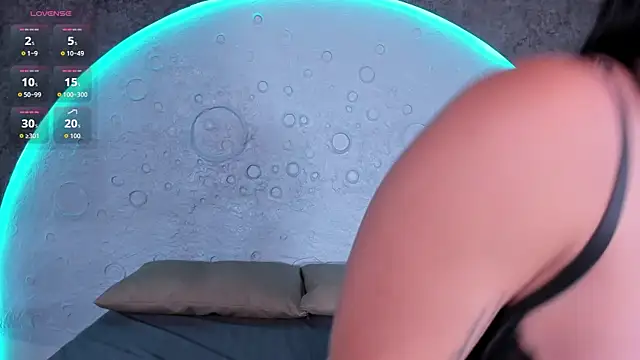 ReinaChloe online show from 16, 10, 2025