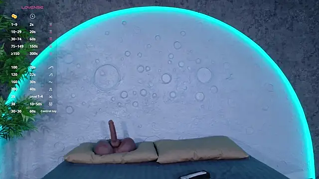 ReinaChloe online show from 13, 4, 2026