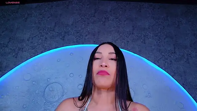 Snapshot of ReinaChloe chatting on 28, 4, 2026 ReinaChloe online show from 28, 4, 2026
