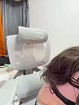 Yiyi-707 online show from 19, 4, 2026