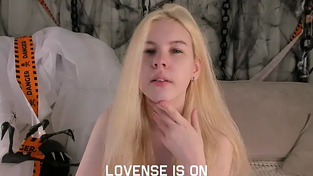 ElizSpieth online show from 4, 11, 2025