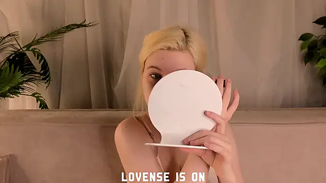 ElizSpieth online show from 8, 11, 2025