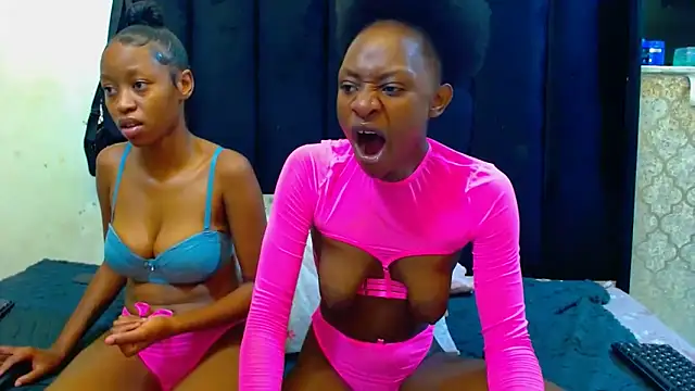 LonelyQueenxx25 online show from 6, 3, 2026