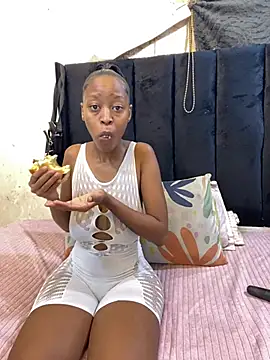 LonelyQueenxx25 online show from 13, 3, 2026