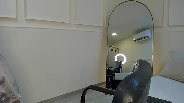 Snapshot of CharlotteBrownn_ chatting on 12, 9, 2025 CharlotteBrownn online show from 12, 9, 2025