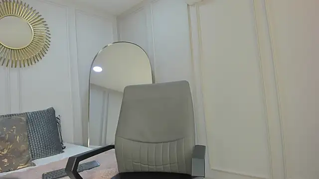 Snapshot of CharlotteBrownn_ chatting on 28, 9, 2025 CharlotteBrownn online show from 28, 9, 2025