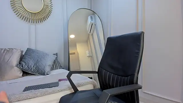 Snapshot of CharlotteBrownn_ chatting on 14, 10, 2025 CharlotteBrownn online show from 14, 10, 2025