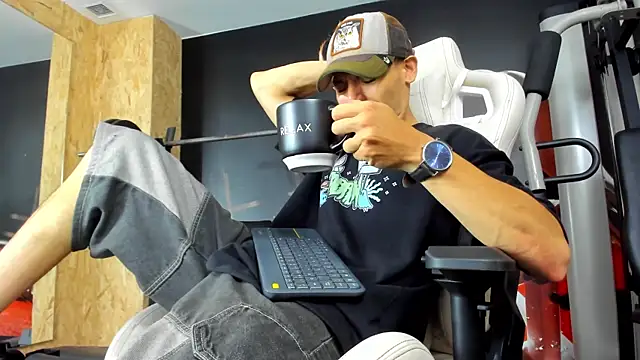 Snapshot of AlessandroKiing chatting on 18, 5, 2026 AlessandroKiing online show from 18, 5, 2026