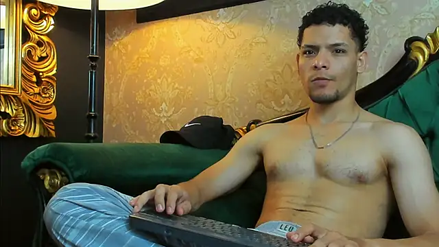 Snapshot of AlessandroKiing chatting on 18, 7, 2026 AlessandroKiing online show from 18, 7, 2026