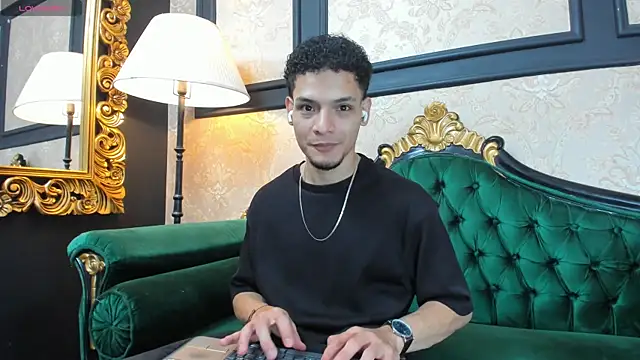 Snapshot of AlessandroKiing chatting on 6, 4, 2026 AlessandroKiing online show from 6, 4, 2026
