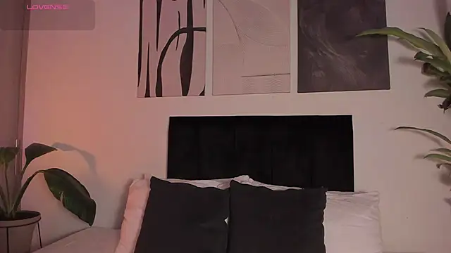 izzyvega   online show from 14, 1, 2026