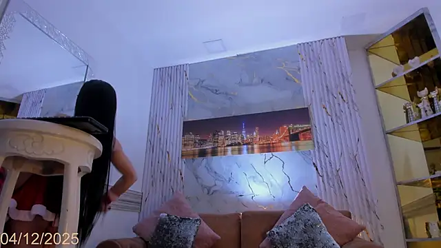 Sophi Johnson online show from 4, 12, 2025