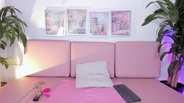 Snapshot of Yumii_sweetgirl chatting on 10, 10, 2025 Yumii sweetgirl online show from 10, 10, 2025