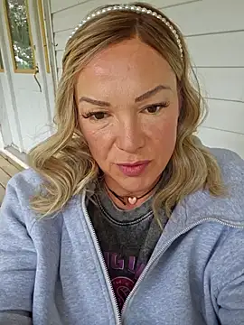 Sugarloveless online show from 11, 4, 2026