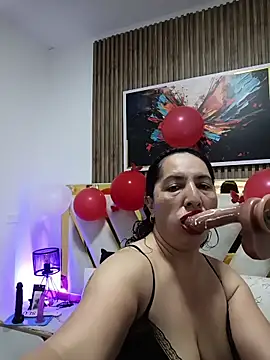 Luna Naughty1 online show from 17, 2, 2026