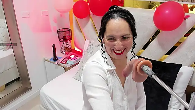 Luna Naughty1 online show from 18, 2, 2026