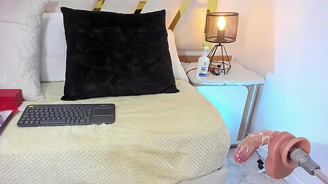 Luna Naughty1 online show from 5, 1, 2026