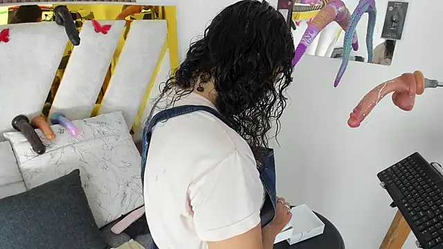 Luna Naughty1 online show from 18, 5, 2026