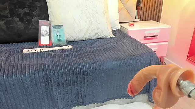 Luna Naughty1 online show from 17, 10, 2025