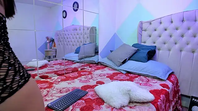 ZaharaSkylar online show from 18, 12, 2025