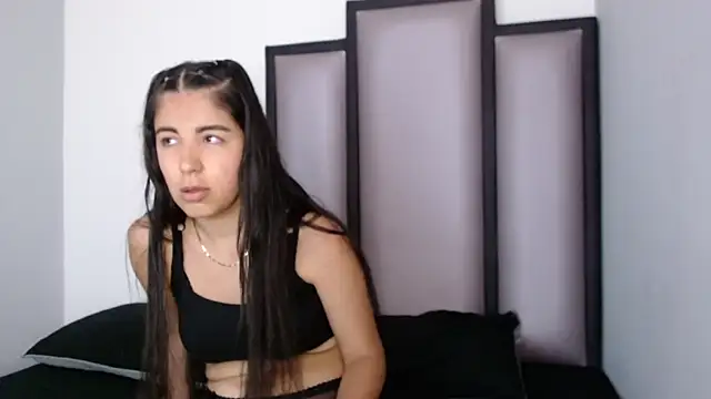 Snapshot of Lucy-23 chatting on 22, 10, 2025 Lucy-23 online show from 22, 10, 2025