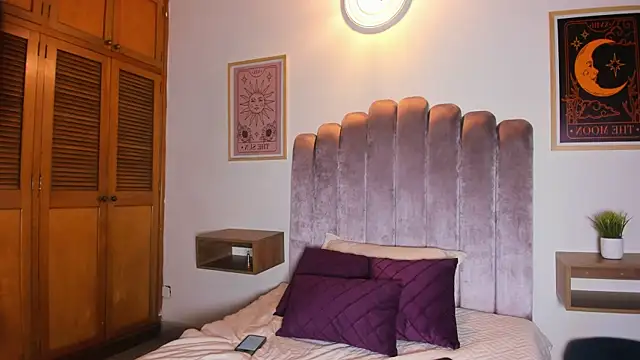 samaantha lux online show from 9, 10, 2025