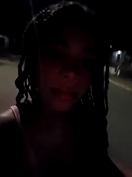 Snapshot of Mia-sensual chatting on 4, 10, 2025 Mia-sensual online show from 4, 10, 2025