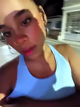 Snapshot of Mia-sensual chatting on 23, 10, 2025 Mia-sensual online show from 23, 10, 2025