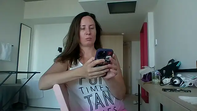 ALICAINWONDERLAND online show from 14, 9, 2025