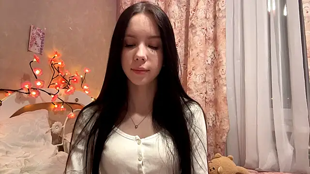 Snapshot of AxyKitten chatting on 7, 11, 2025 AxyKitten online show from 7, 11, 2025