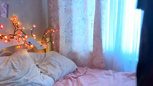 Snapshot of AxyKitten chatting on 31, 10, 2025 AxyKitten online show from 31, 10, 2025