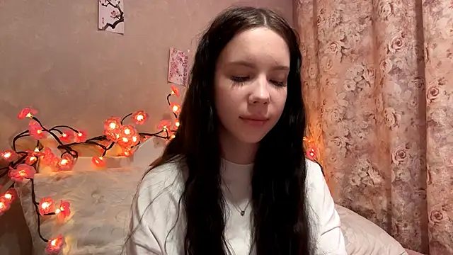 Snapshot of AxyKitten chatting on 6, 11, 2025 AxyKitten online show from 6, 11, 2025