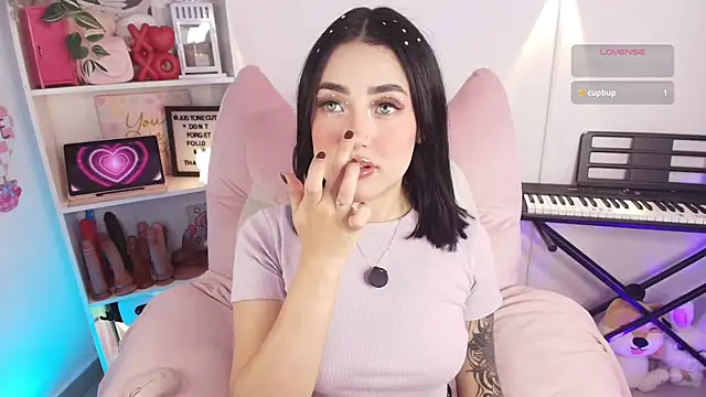 justonecute online show from 21, 3, 2026