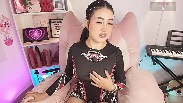 justonecute online show from 23, 3, 2026