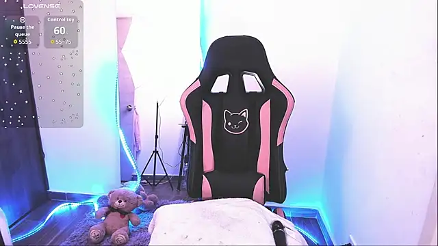 samiacooper25 online show from 5, 11, 2025