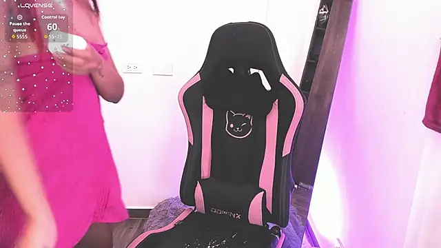 samiacooper25 online show from 10, 9, 2025