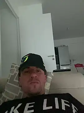 mikacapoupa online show from 22, 3, 2026