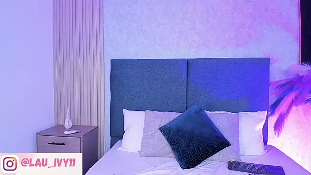 Laura Ivy online show from 26, 3, 2026