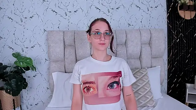 Laura Ivy online show from 11, 11, 2025