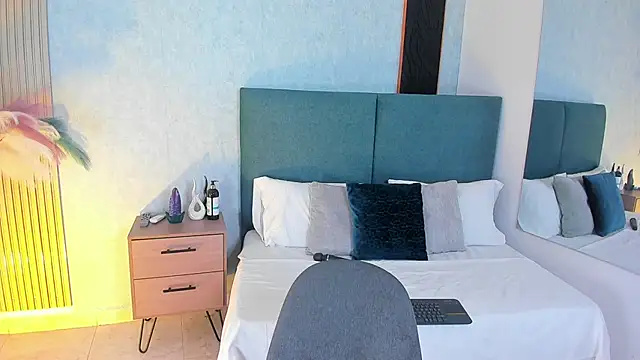 Laura Ivy online show from 12, 3, 2026