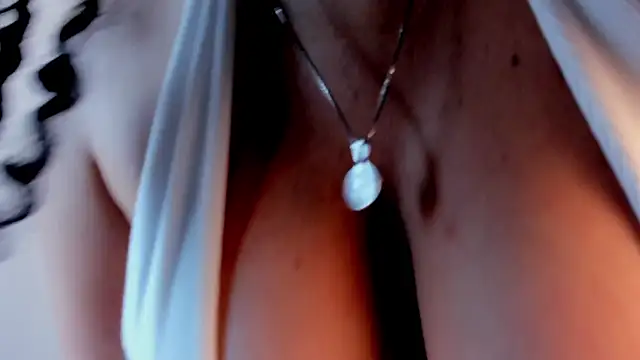 cristhi esterling online show from 27, 10, 2025