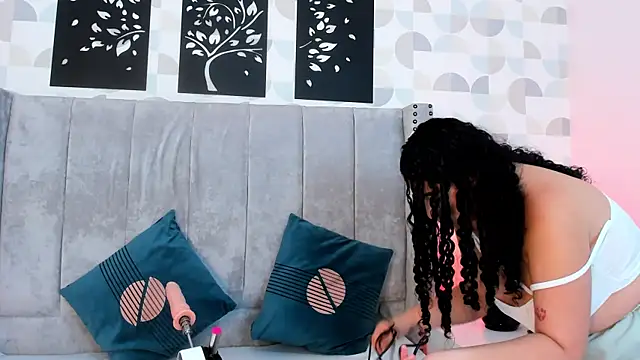 cristhi esterling online show from 5, 11, 2025