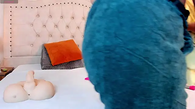 cristhi esterling online show from 2, 12, 2025