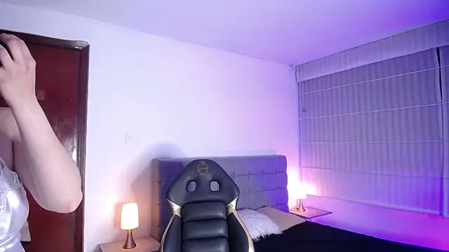 Agatha bellucci  online show from 21, 10, 2025