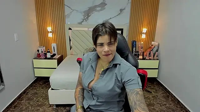 KAROLLJONES1 online show from 1, 11, 2025