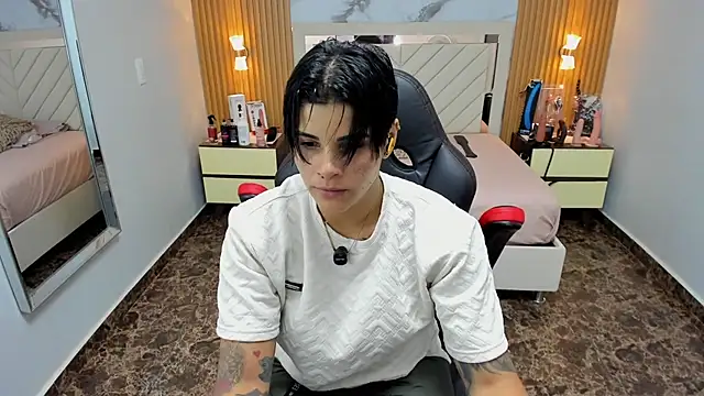 KAROLLJONES1 online show from 6, 1, 2026