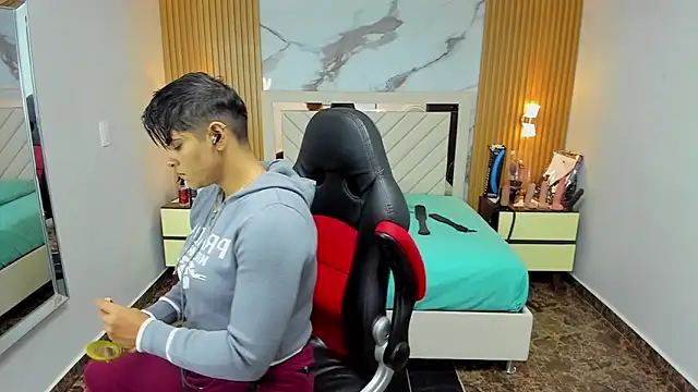 KAROLLJONES1 online show from 14, 10, 2025